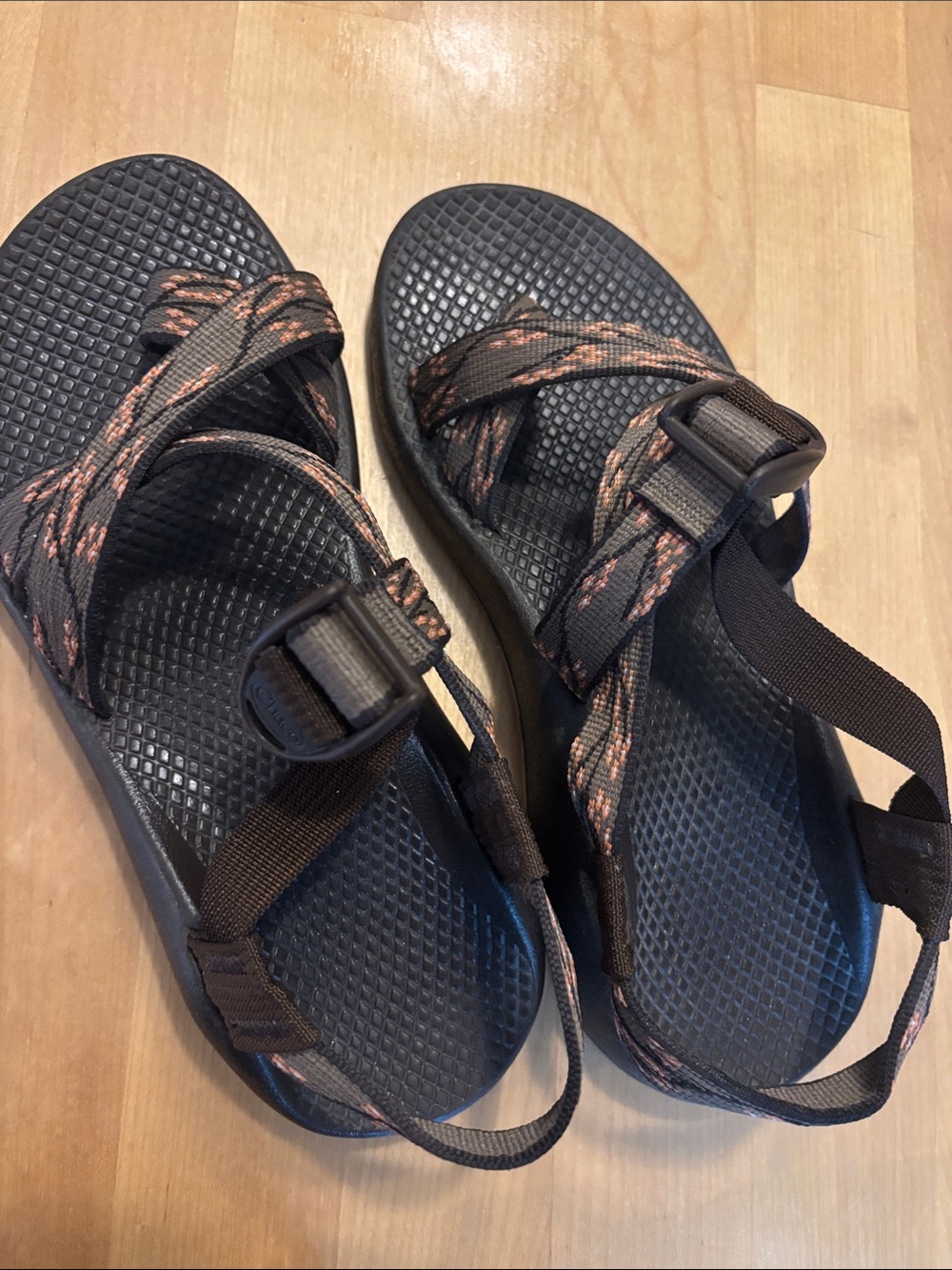 women’s Chacos Black and Brown Strappy Sport Sandals